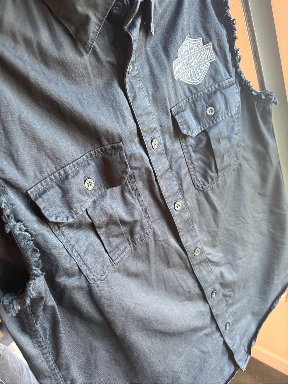 Harley-Davidson Black Raw Edge Blowout Sleeveless Button Down Vest Biker Top - Picture 2 of 7